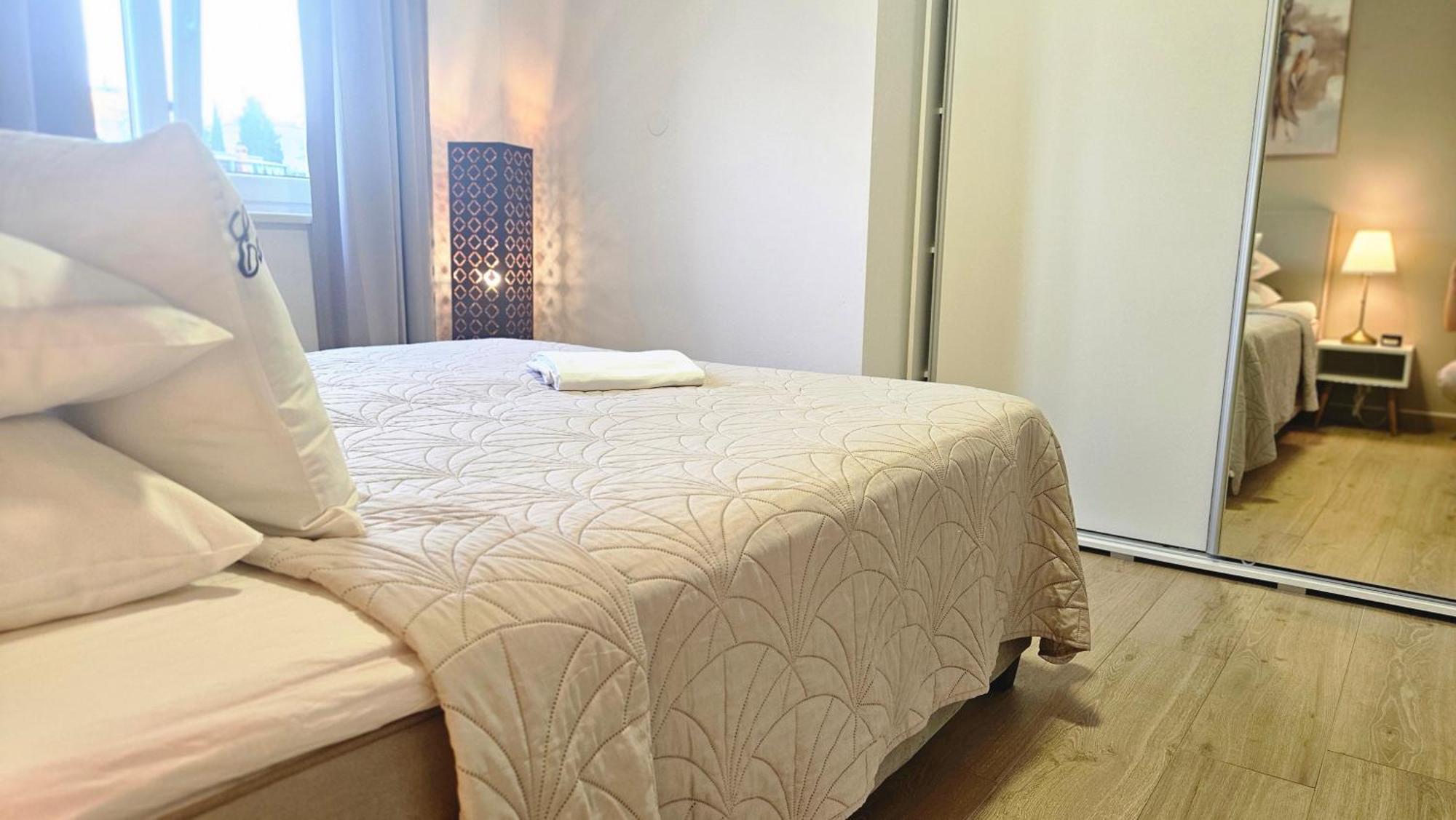 Eximius Apartment Póla Kültér fotó
